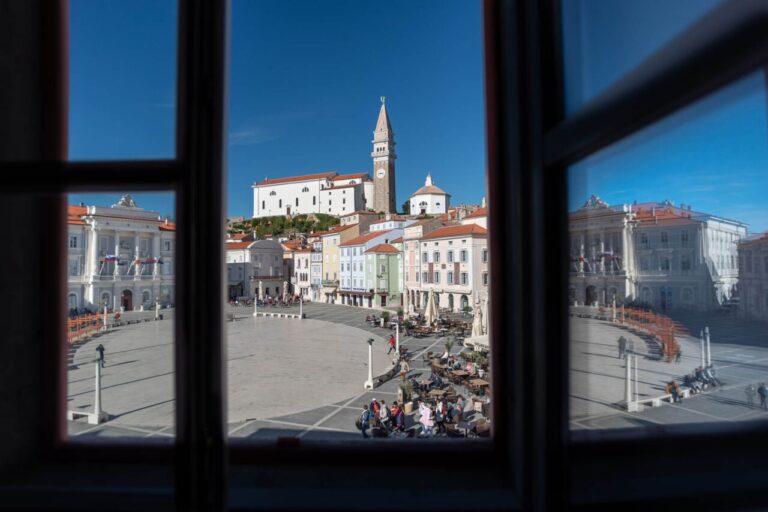 ART HOTEL TARTINI Double DELUXE room with Tartini square view and without balcony 5 1280x854 1