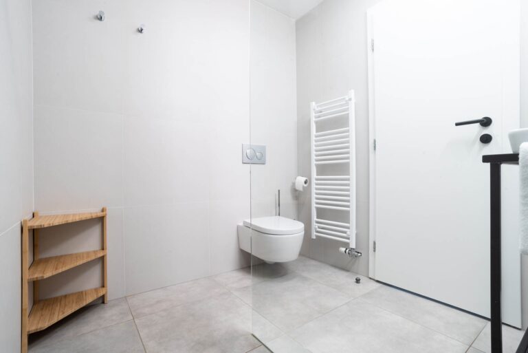 ART HOTEL TARTINI Double DELUXE room with city street view and a balcony 7