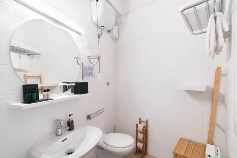 ART HOTEL TARTINI Single room with Tartini square view french balcony 2 1280x854 1