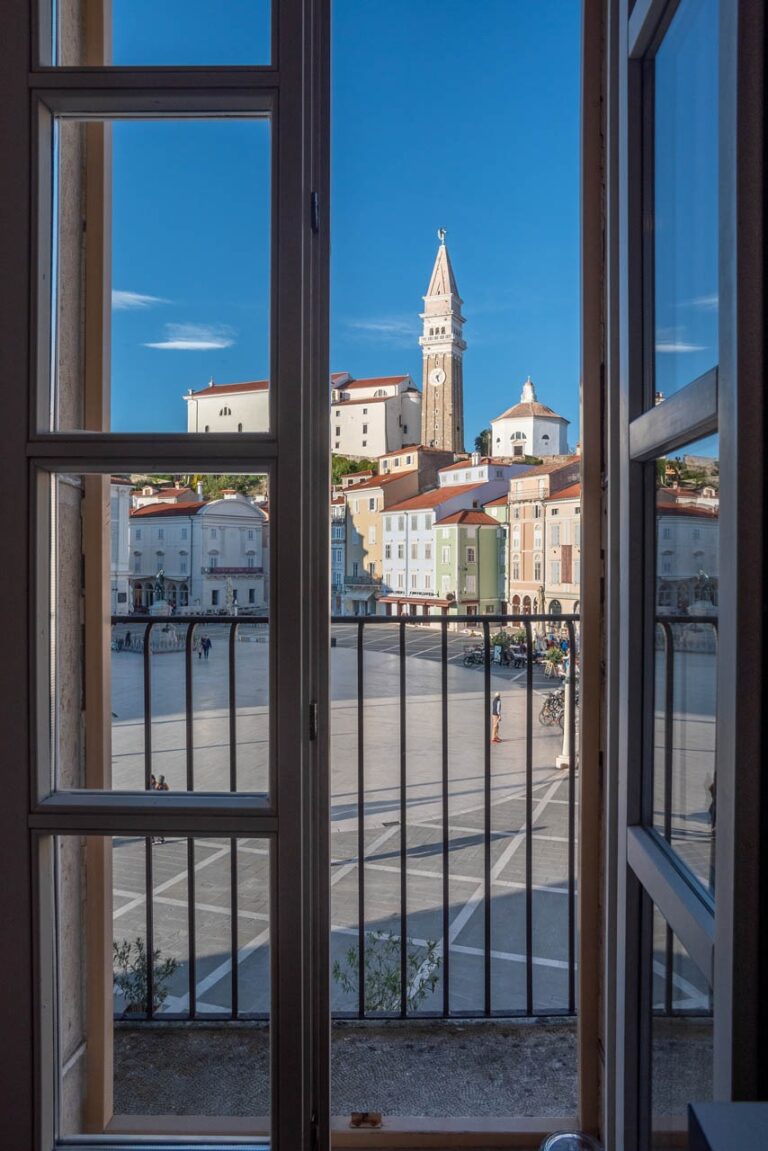 ART HOTEL TARTINI Single room with Tartini square view french balcony 5