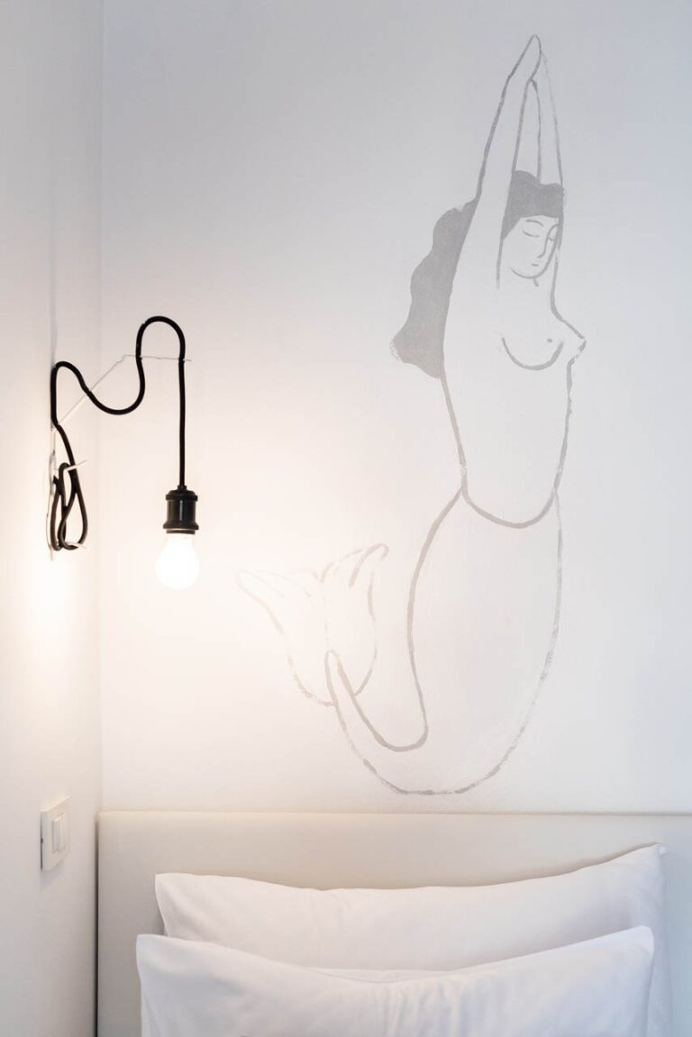 ART HOTEL TARTINI Single room with Tartini square view french balcony 8